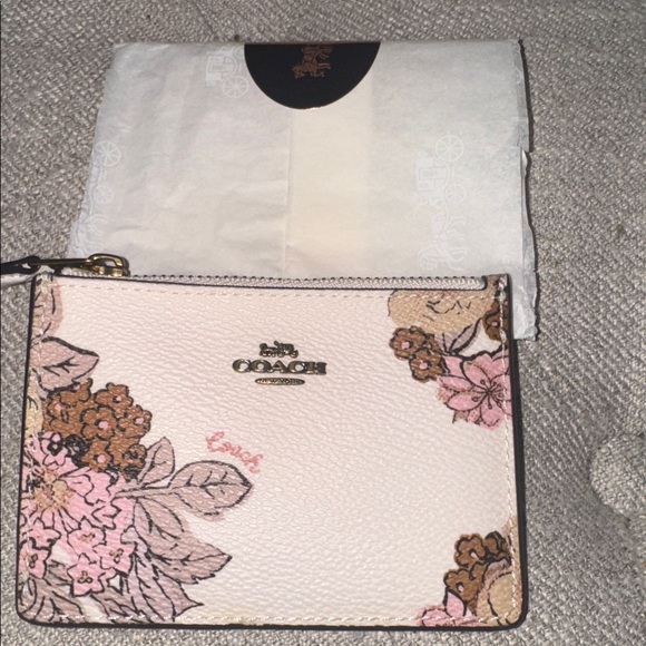 NWT, Coach vintage floral bouquet  mini skinny key pouch in chalk print . - Picture 1 of 6